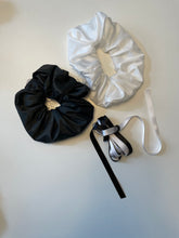 Load image into Gallery viewer, HULFE x Cindy de Perky (white) T
